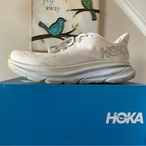 Hokas